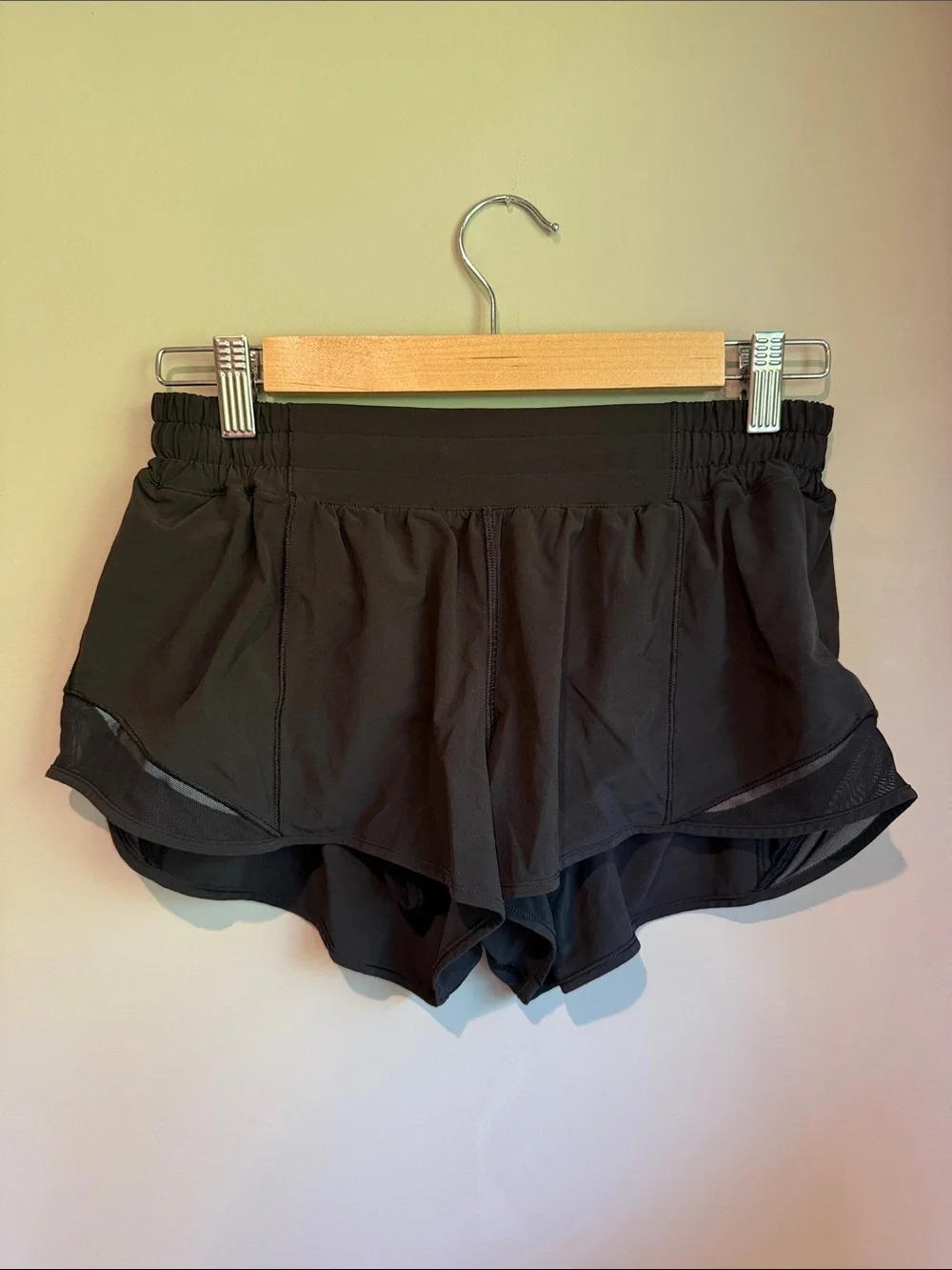 Lululemon Hotty Hot Low-Rise Lined Short